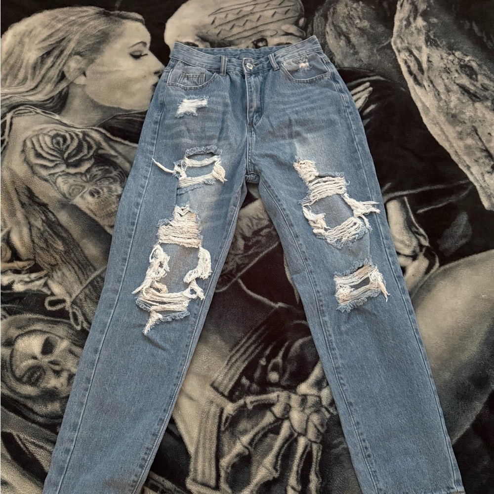 SHEIN Distressed Denim Ankle Jeans